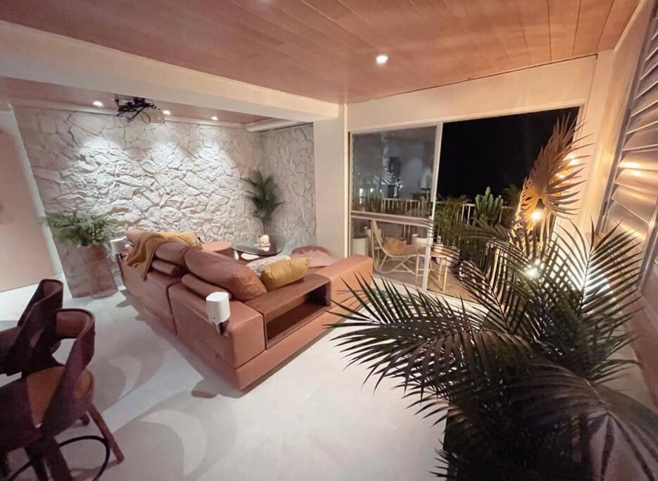 Apartment Chic Beachside Getaway 2br 2bath Fully Equipped Gold Coast