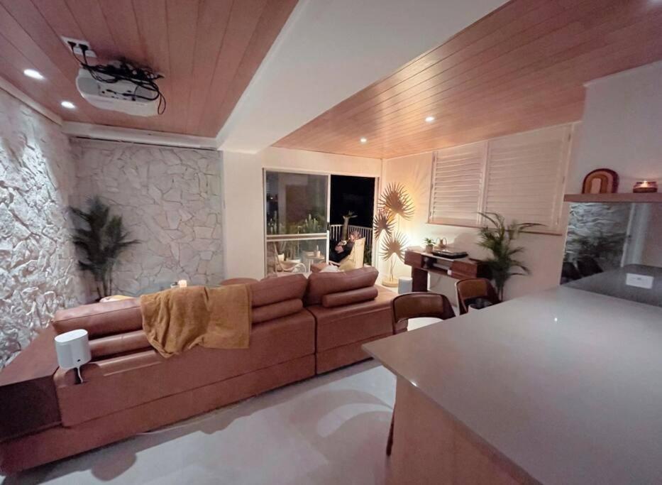 Chic Beachside Getaway 2br 2bath Fully Equipped *