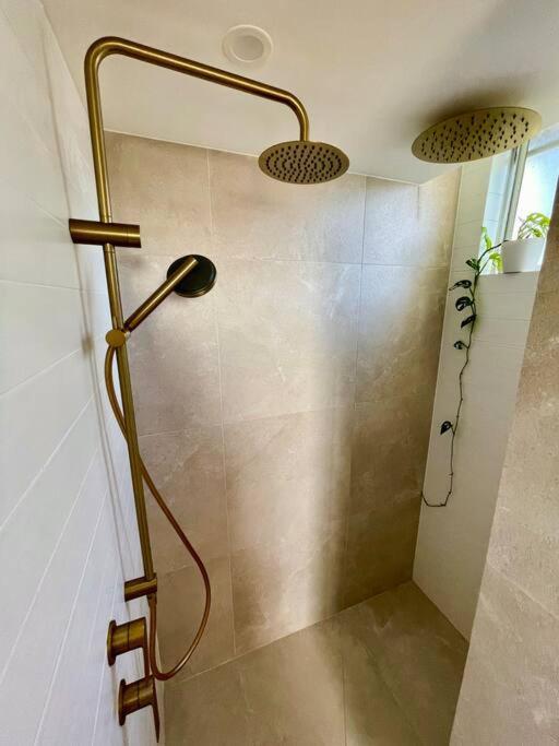 Chic Beachside Getaway 2br 2bath Fully Equipped Apartment *