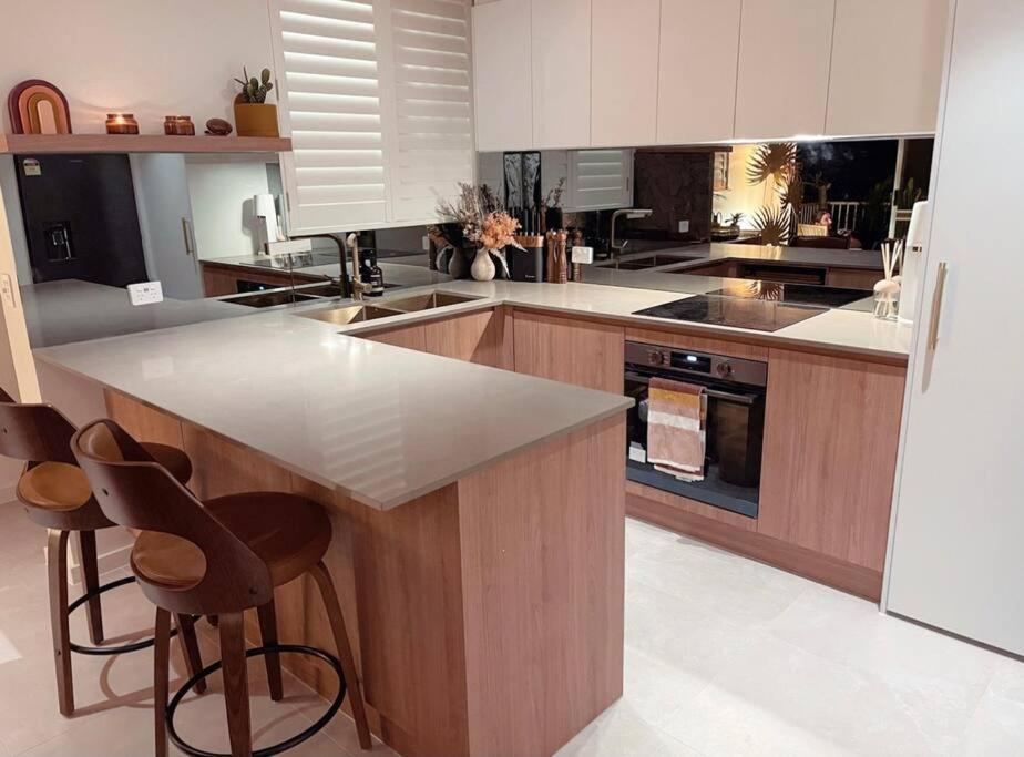 Chic Beachside Getaway 2br 2bath Fully Equipped * Gold Coast
