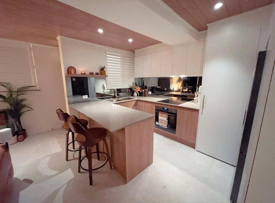 Chic Beachside Getaway 2br 2bath Fully Equipped *