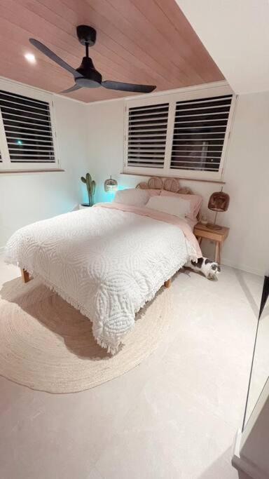 Apartment Chic Beachside Getaway 2br 2bath Fully Equipped *