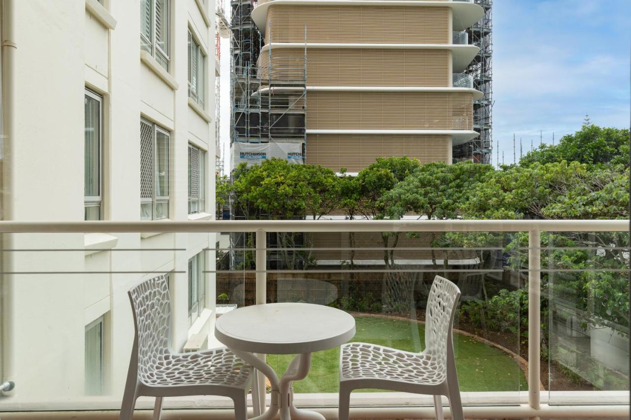Beachy, Bright, And The Location On The Gc! * Gold Coast