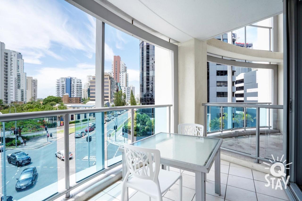 Chevron Renaissance - 2 Bedroom 2 Bathroom In The Centre Of Surfers Paradise!! *