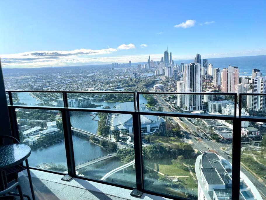 Stunning Oceanview 2br In The Heart Of Broadbeach 44f *