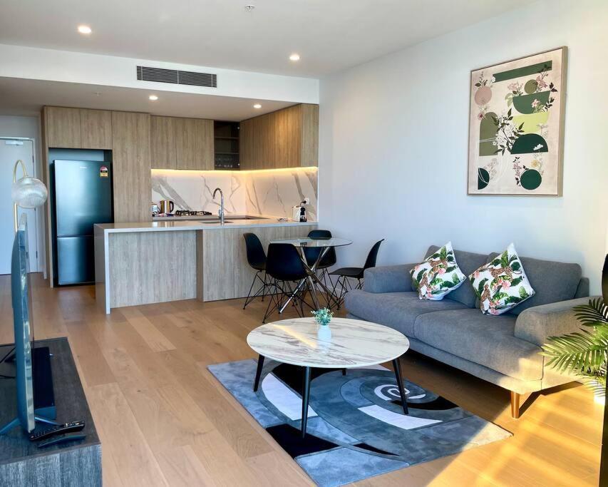 Stunning Oceanview 2br In The Heart Of Broadbeach 44f Gold Coast