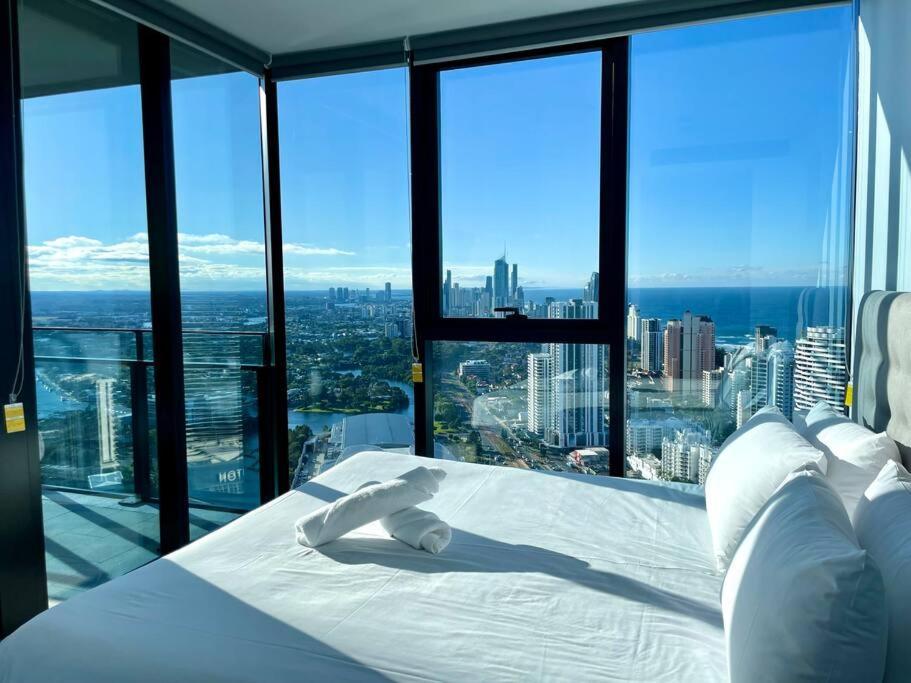 Stunning Oceanview 2br In The Heart Of Broadbeach 44f