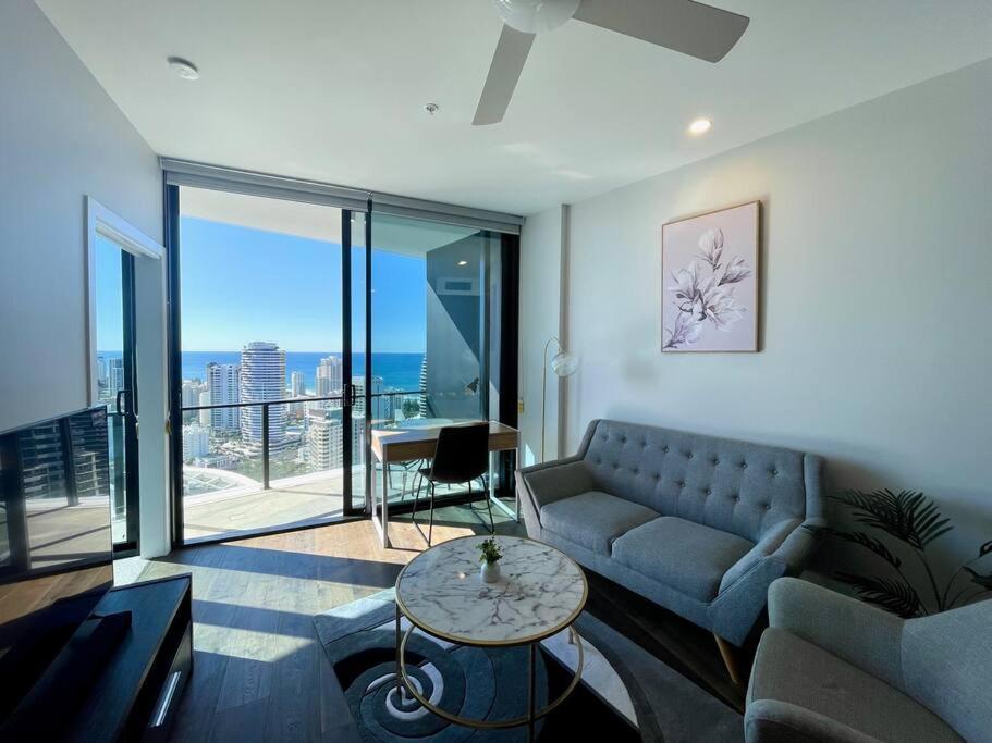 Apartment Luxury Ocean Skyline Stunner 2beds Apt 33f Gold Coast