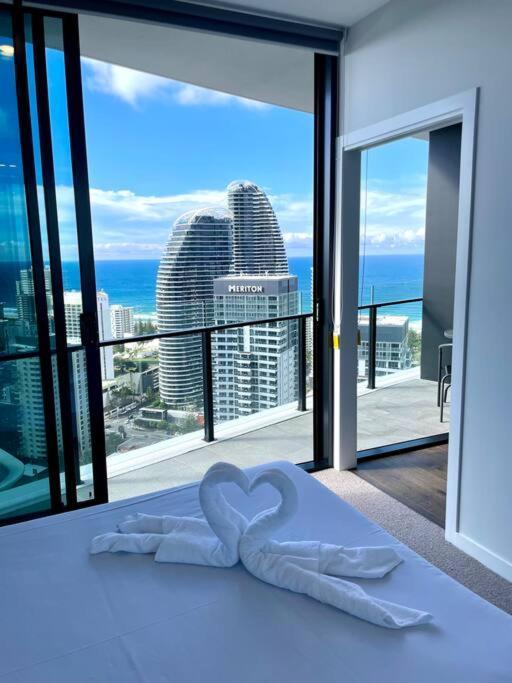 Luxury Ocean Skyline Stunner 2beds Apt 33f *