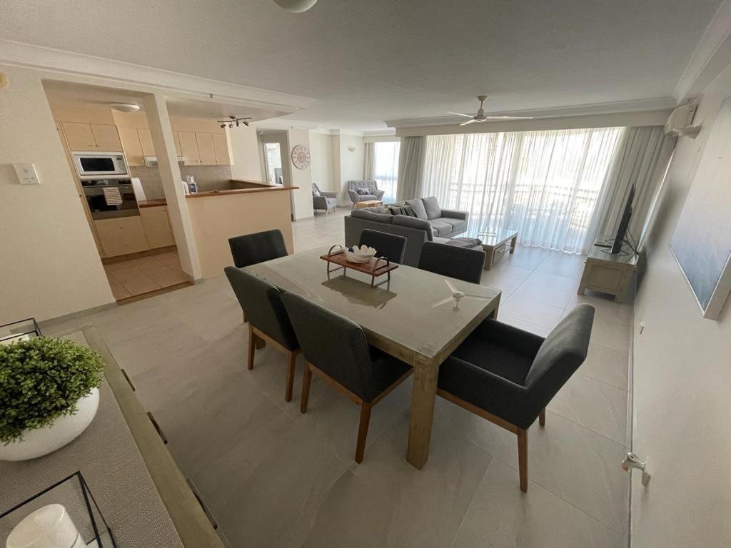 Crown Towers Apartment *