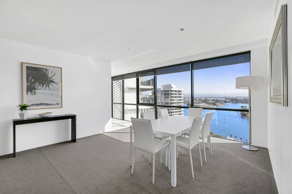 2 Bedroom Unit, Heart Of Surfers Paradise,pool,spa Gold Coast