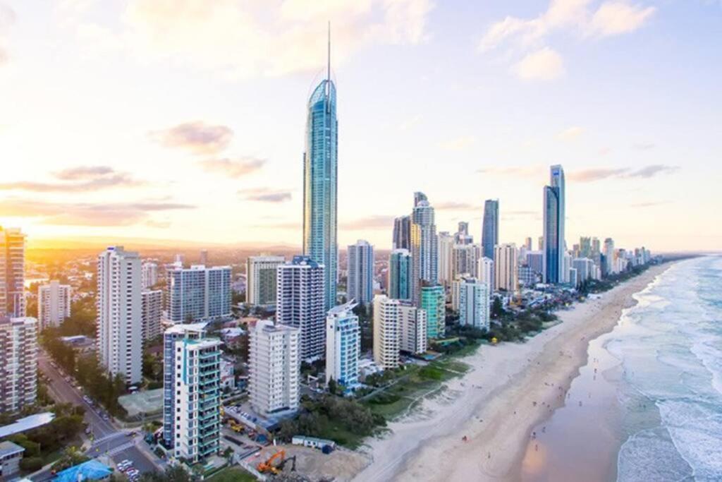 2 Bedroom Unit, Heart Of Surfers Paradise,pool,spa Holiday home Gold Coast