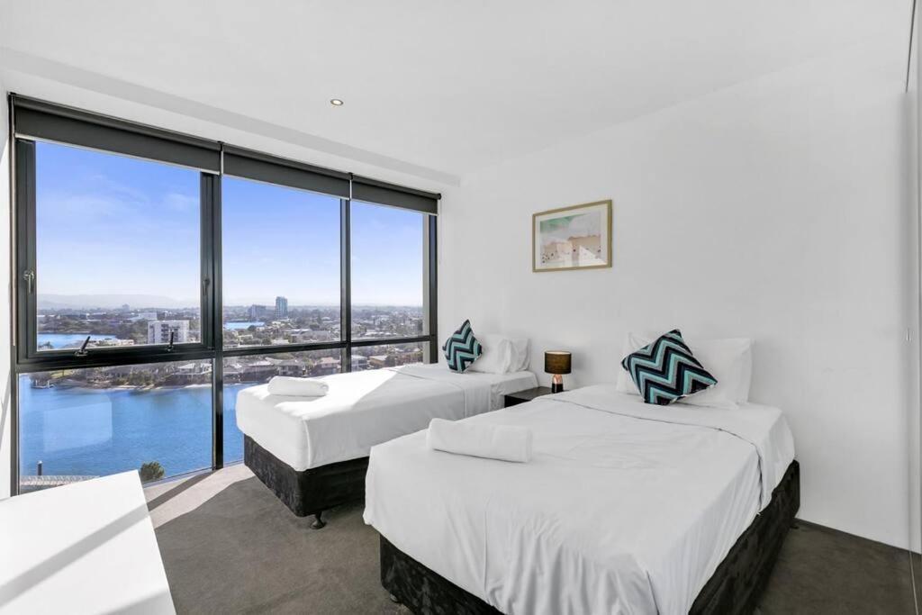 2 Bedroom Unit, Heart Of Surfers Paradise,pool,spa *