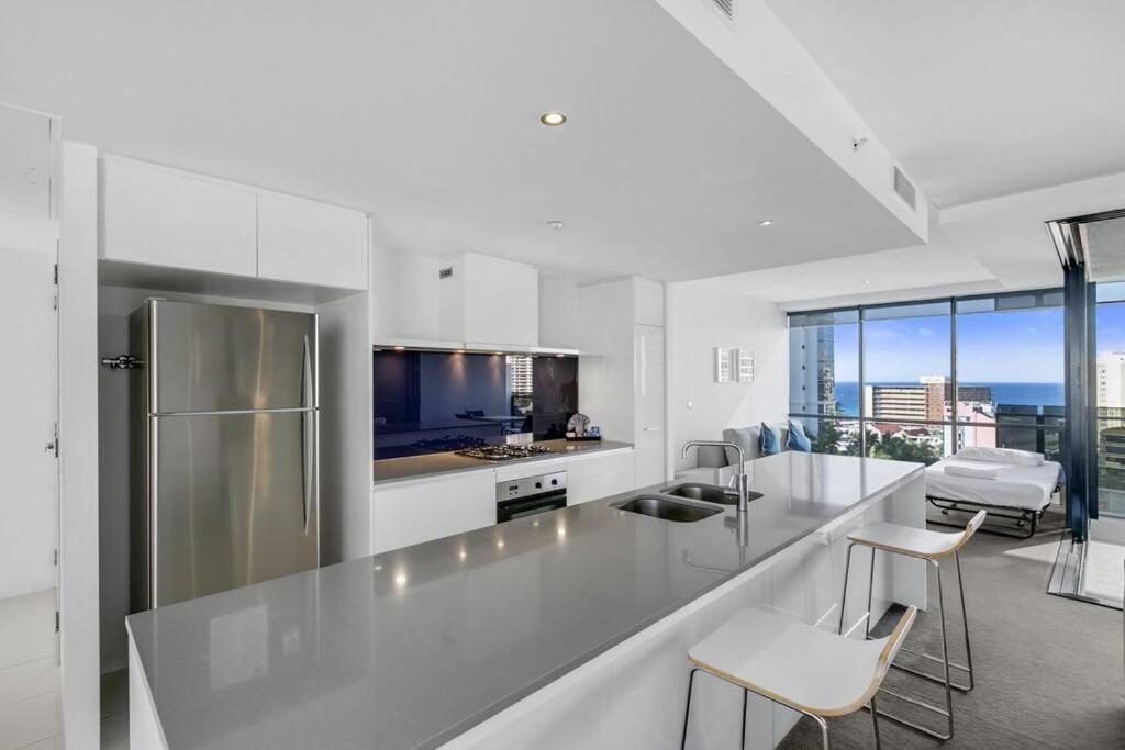 2 Bedroom Unit, Heart Of Surfers Paradise,pool,spa Holiday home