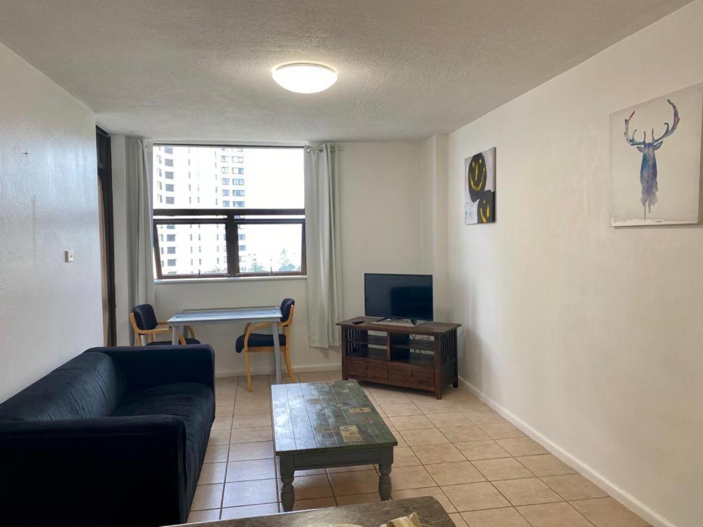 Apartment Surfers Holiday *
