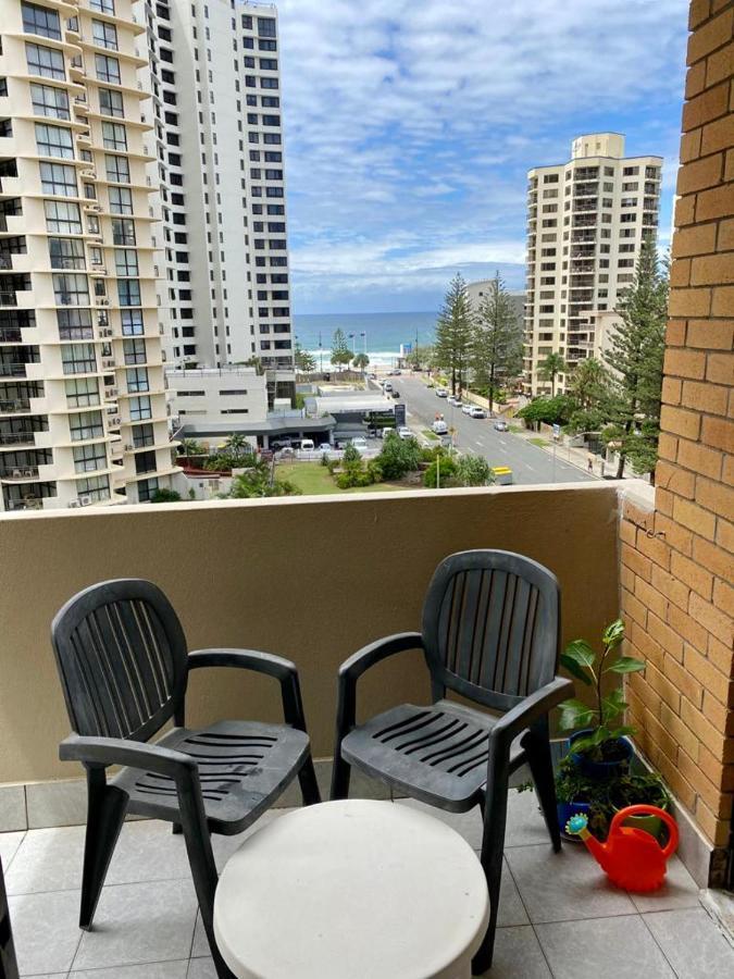 Surfers Holiday * Gold Coast