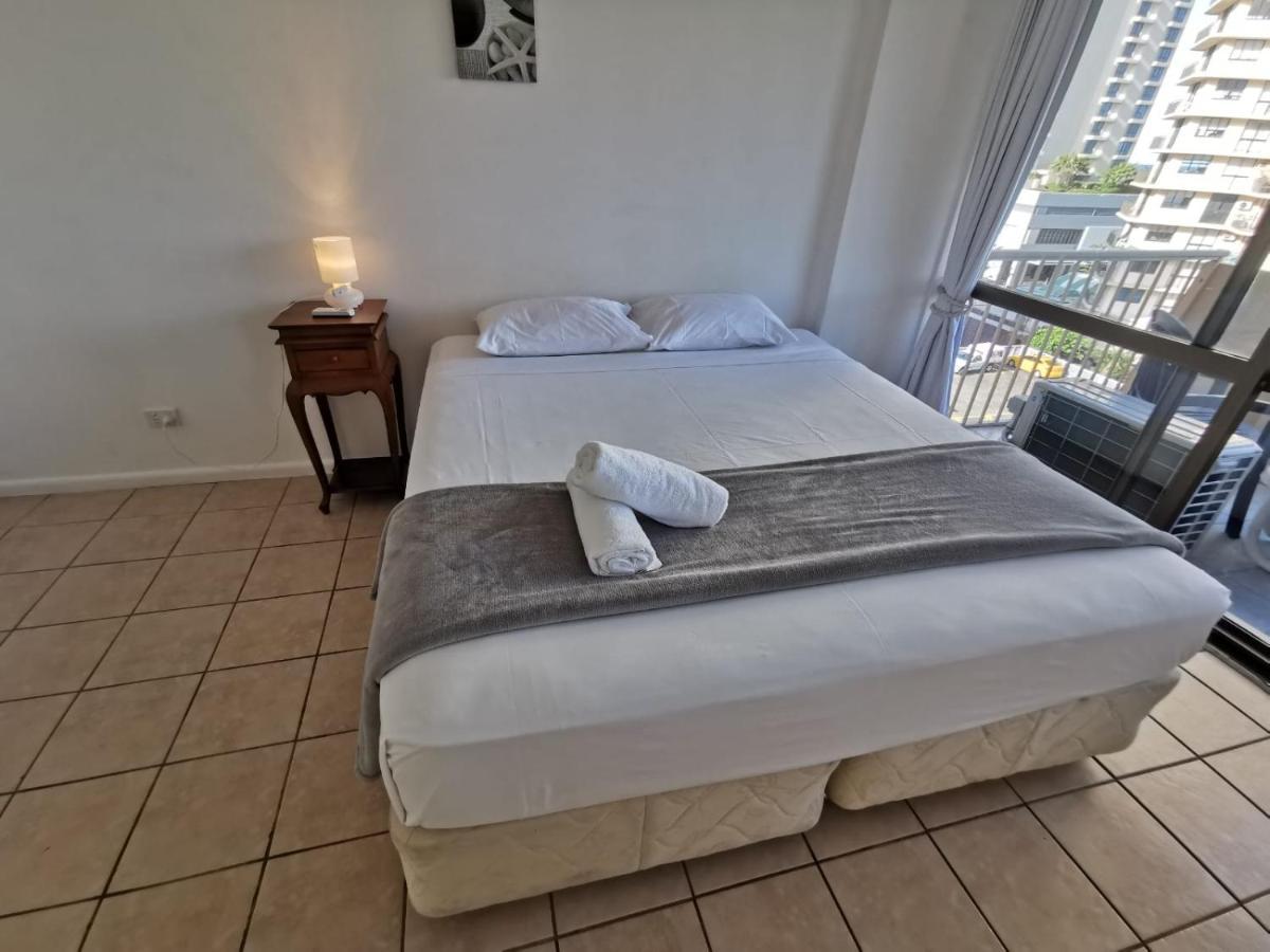 Surfers Holiday Apartment *