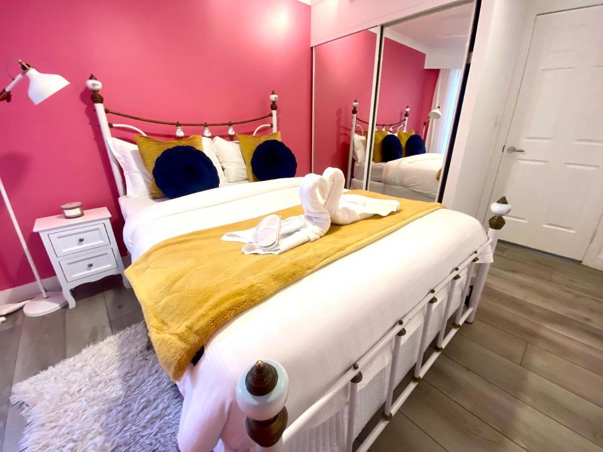 Beachfront Romantic Getaway - Surfers Paradise