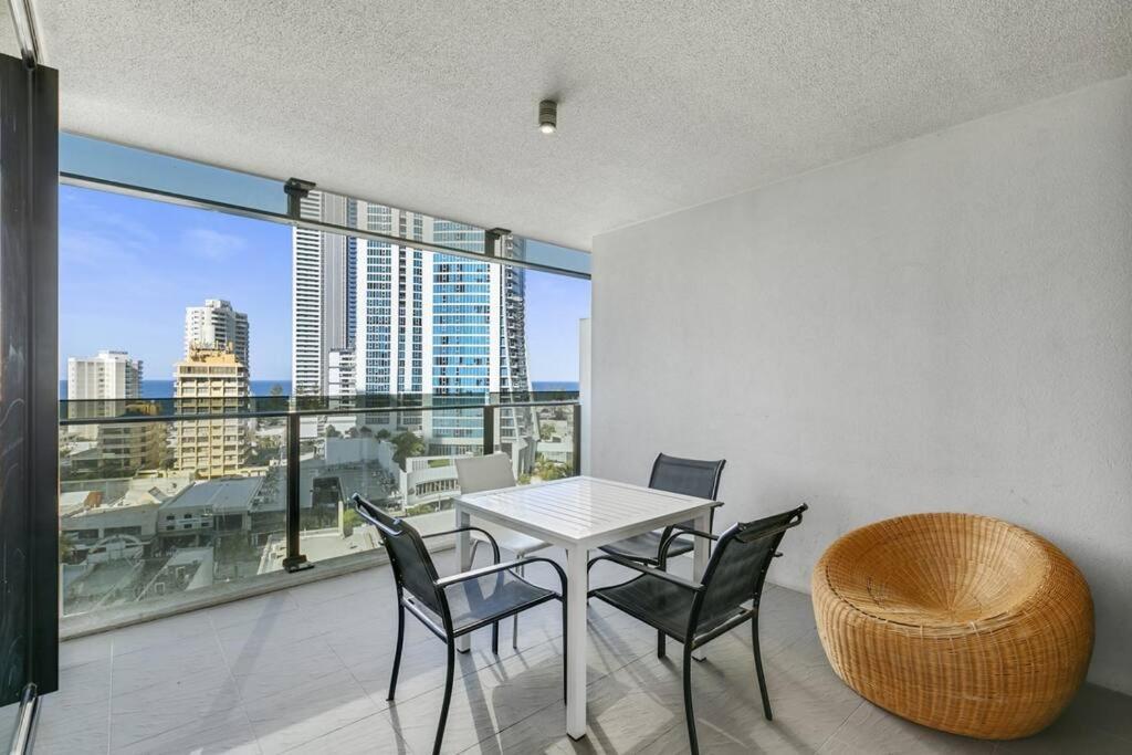 2 Bedroom Unit, Heart Of Surfers Paradise,pool,spa Gold Coast