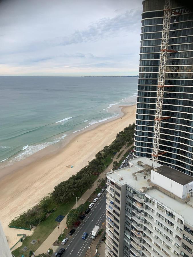 Oceanfront Unique Sleeps 14 Hear Waves And Enjoy Lorikeets On Balcony * Gold Coast