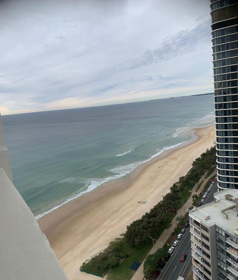 Apartment Oceanfront Unique Sleeps 14 Hear Waves And Enjoy Lorikeets On Balcony
