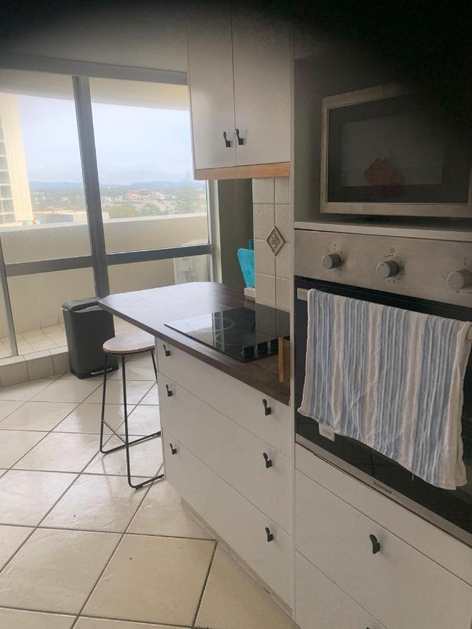 Oceanfront Unique Sleeps 14 Hear Waves And Enjoy Lorikeets On Balcony * Gold Coast