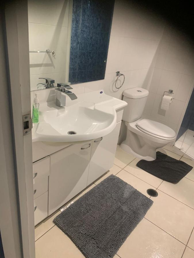 Oceanfront Unique Sleeps 14 Hear Waves And Enjoy Lorikeets On Balcony Apartment *
