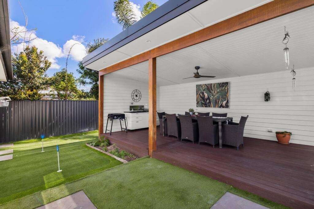 Ultra Modern & Relaxing Inner 4bed House - With A Private Pool - 10mins Walk To *