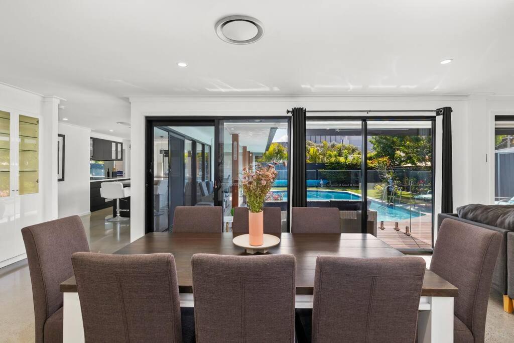 Ultra Modern & Relaxing Inner 4bed House - With A Private Pool - 10mins Walk To * Gold Coast