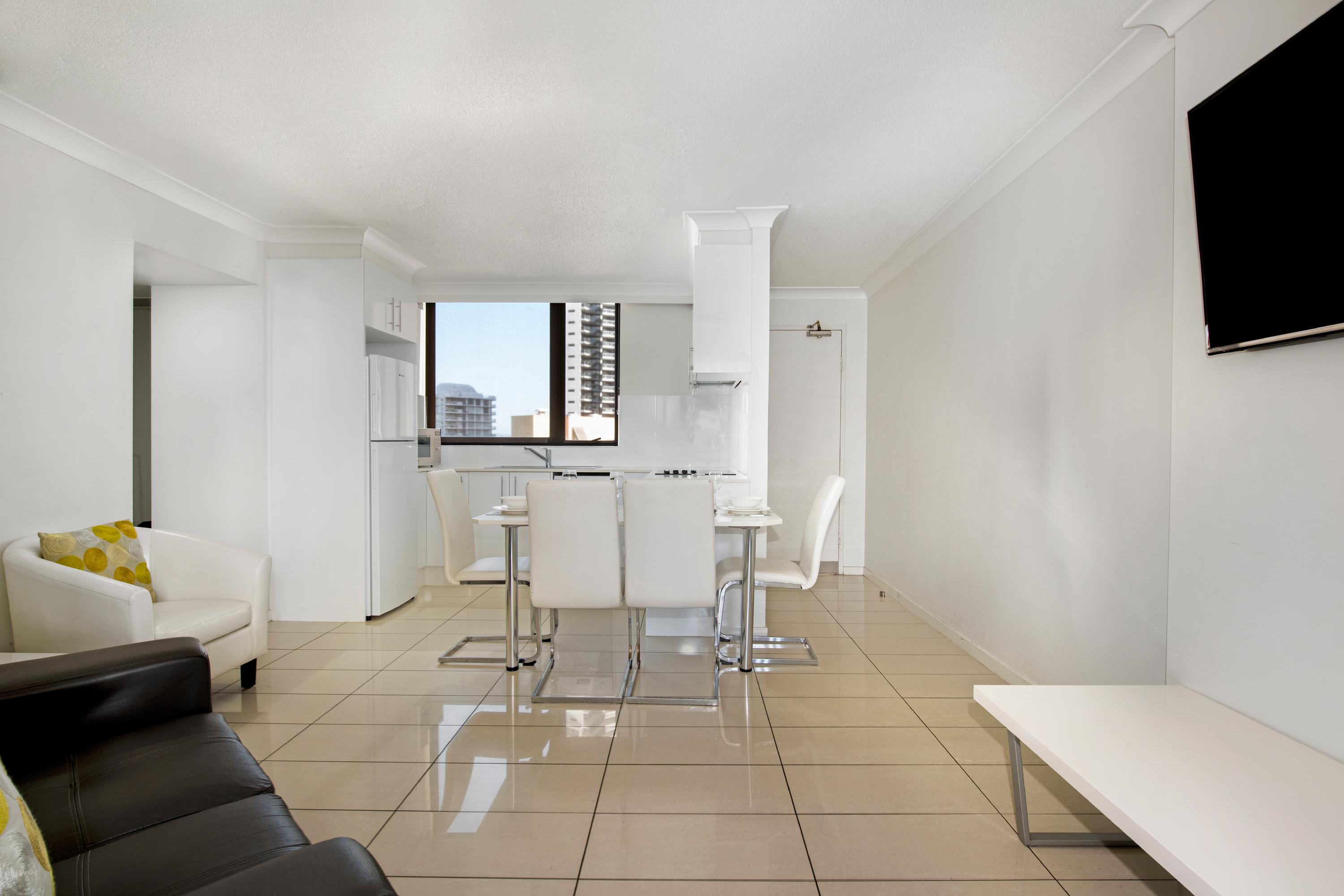 Breakfree Cosmopolitan Aparthotel 3*