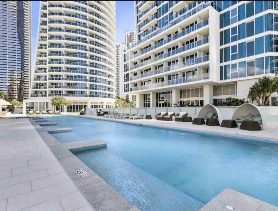 Luxury Apartment- With Water Views From Every Direction Gold Coast