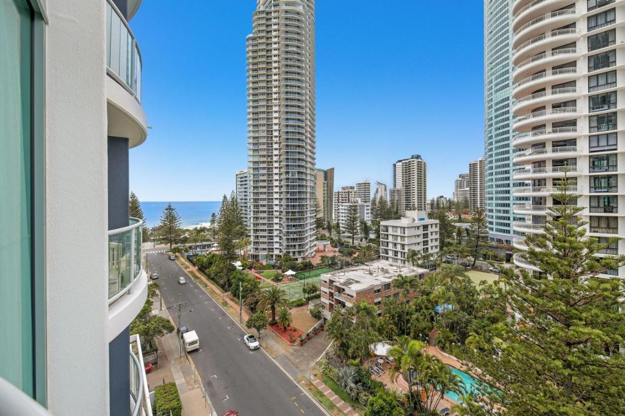 Surfers Ocean View. Large Fridge, Washing Machine, Wifi * Gold Coast