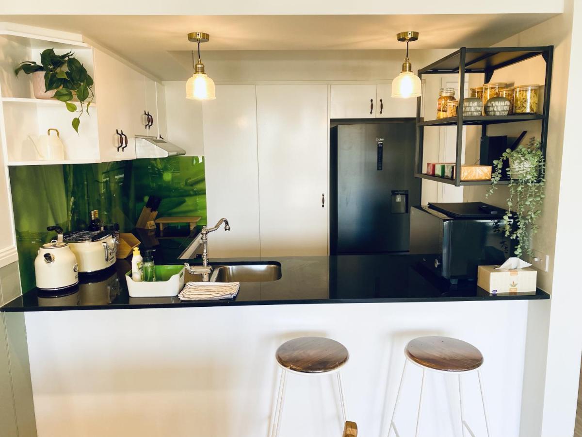 New Modern Deco' Apartment, With View, Pool, And Sauna Gold Coast