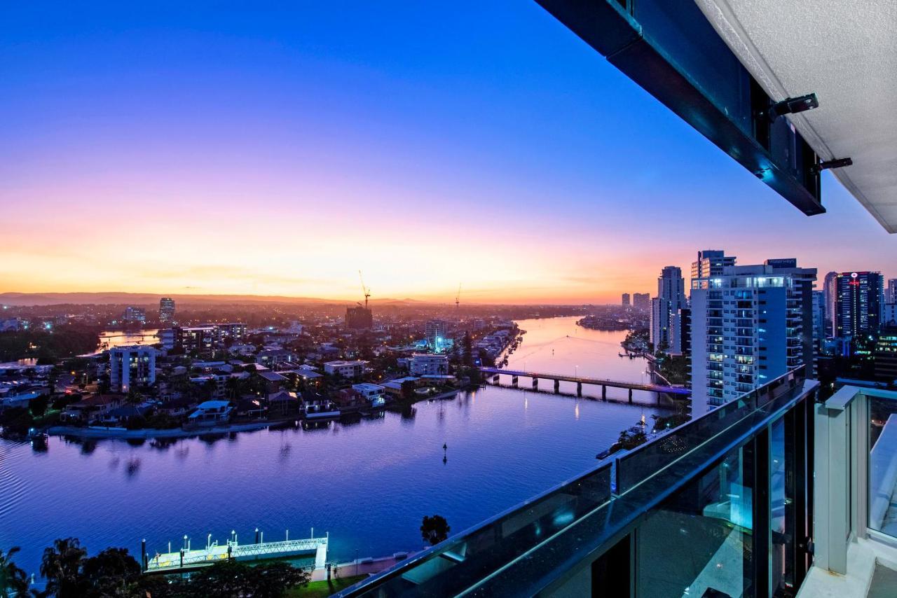 Circle On Cavill - 2 Bedroom Ocean View Units Apartment *