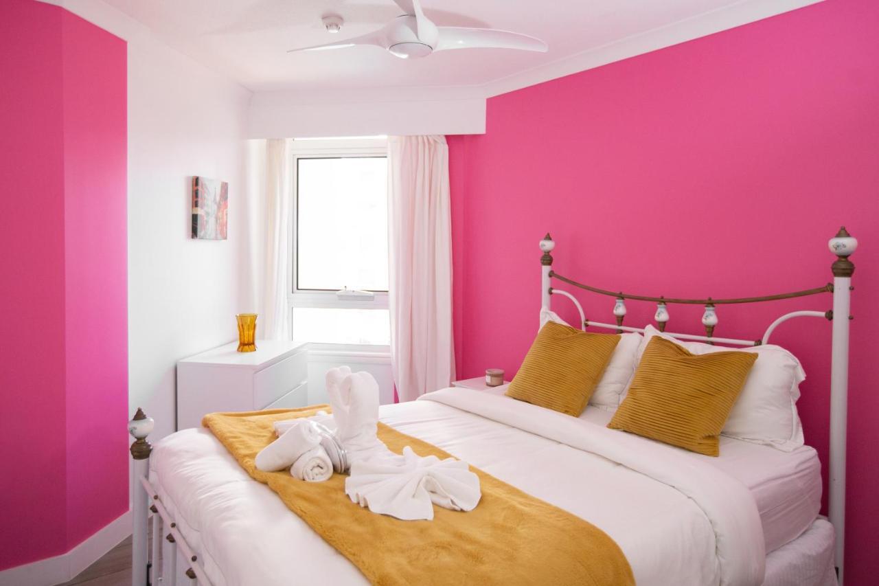 Beachfront Romantic Getaway - Surfers Paradise Gold Coast