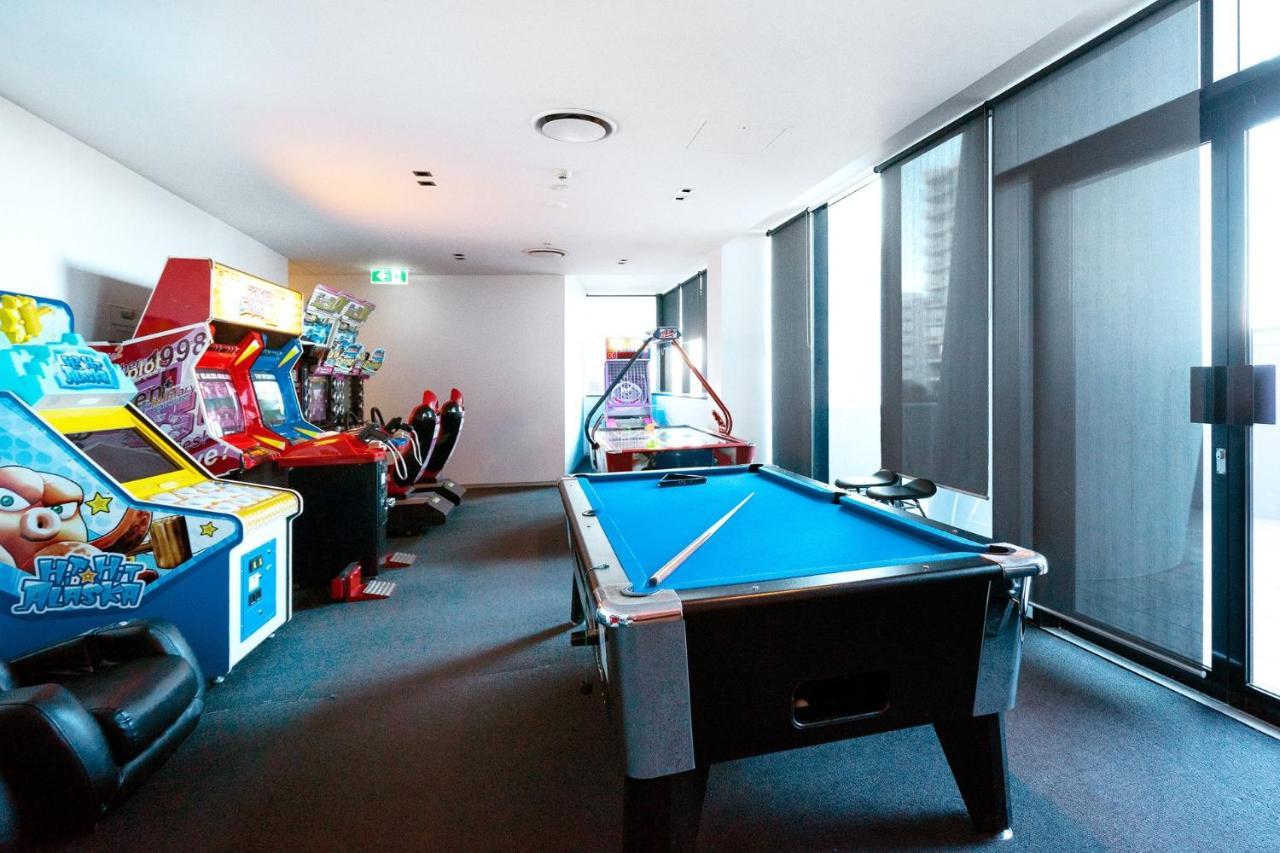 Couples Retreat In Circle On Cavill - Gchm Gold Coast