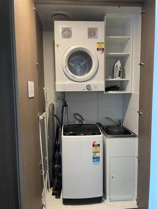 22nd Level - New 1 Bedroom Unit In Casino Tower 1 *