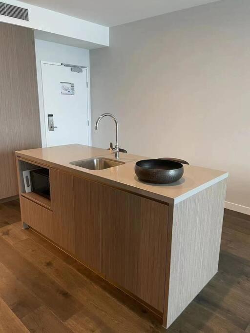 22nd Level - New 1 Bedroom Unit In Casino Tower 1 * Gold Coast