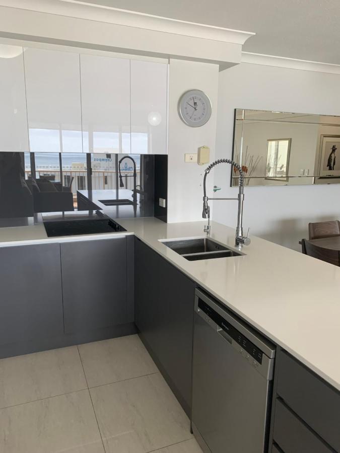 Stunning 2 Bedroom Ocean View Apartment Gold Coast