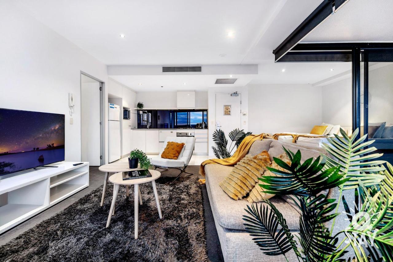 Circle On Cavill - 2 Bedroom Ocean View Units Apartment *