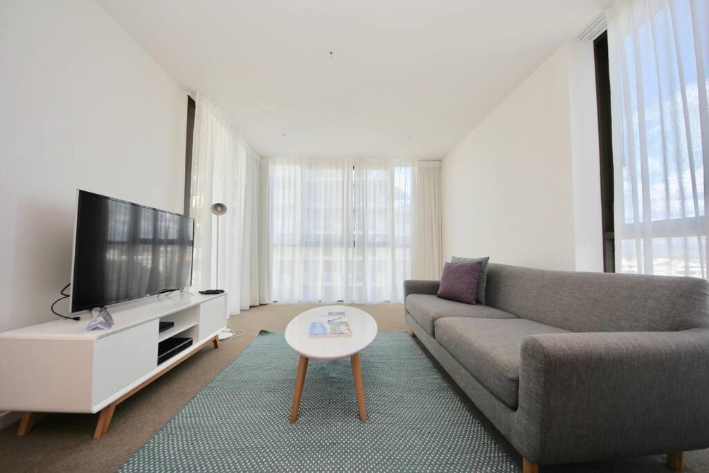 Broadbeach 806 *
