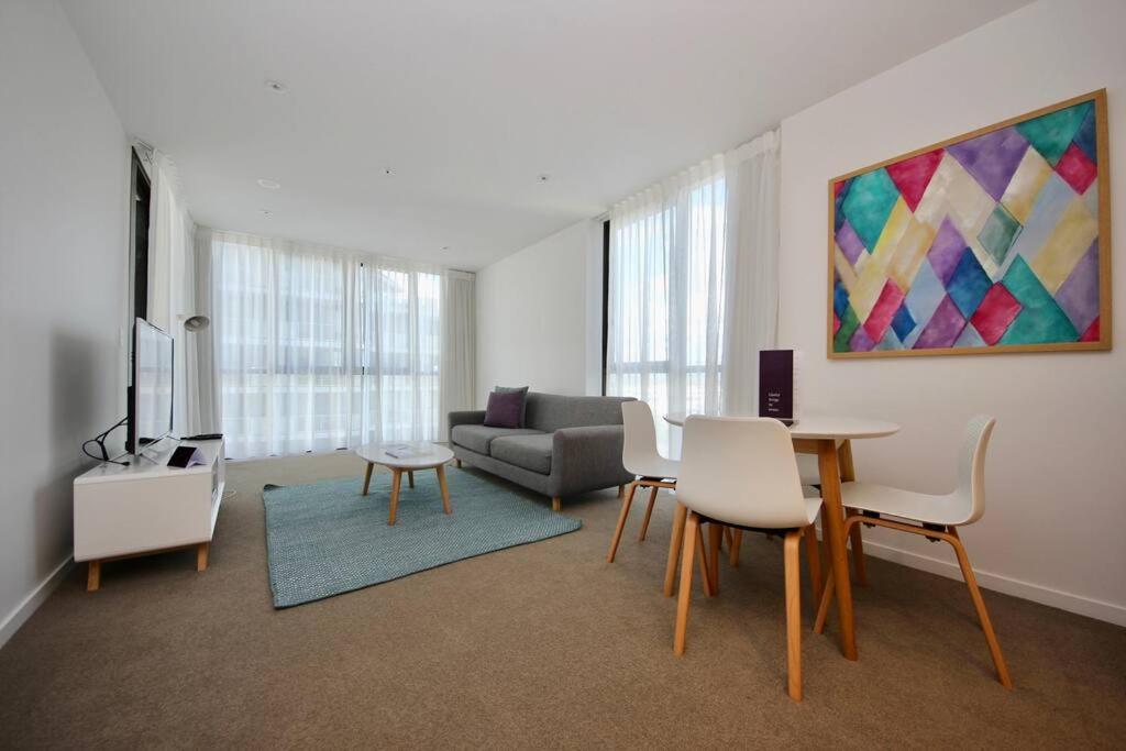Broadbeach 806 *