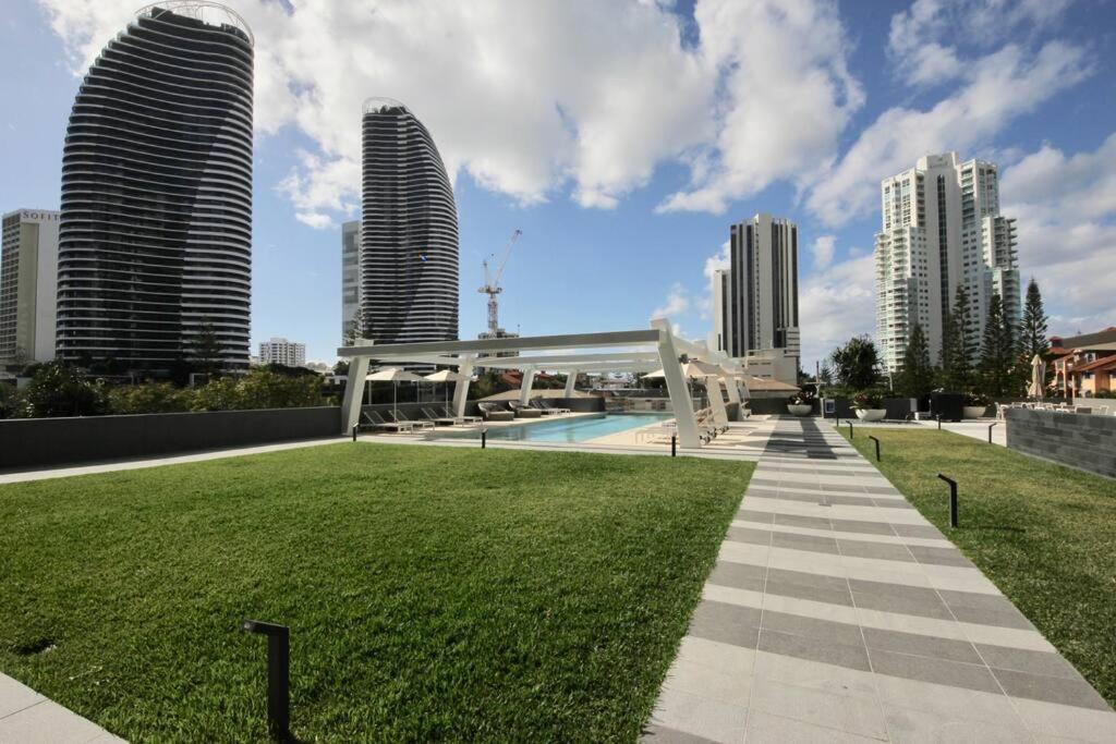 Broadbeach 806 *
