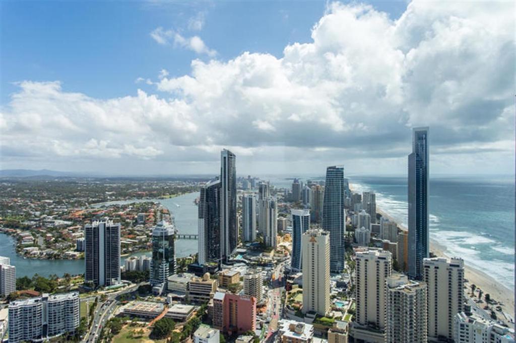Deluxe Private In Surfers Paradise Apartment
