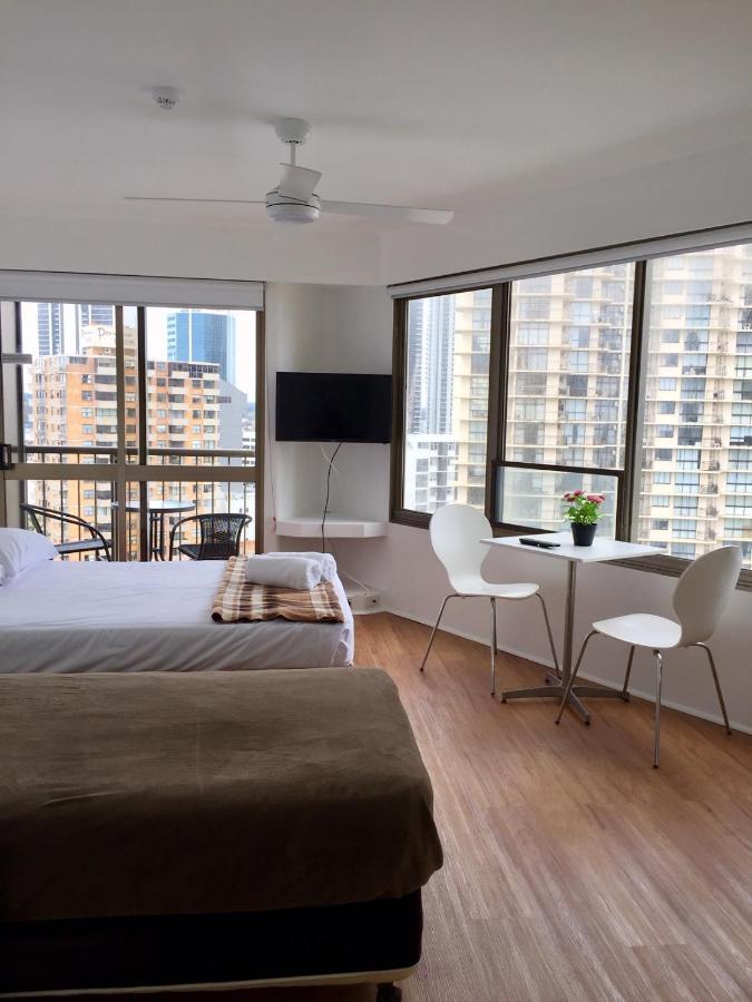 Aloha In Surfers Apartment