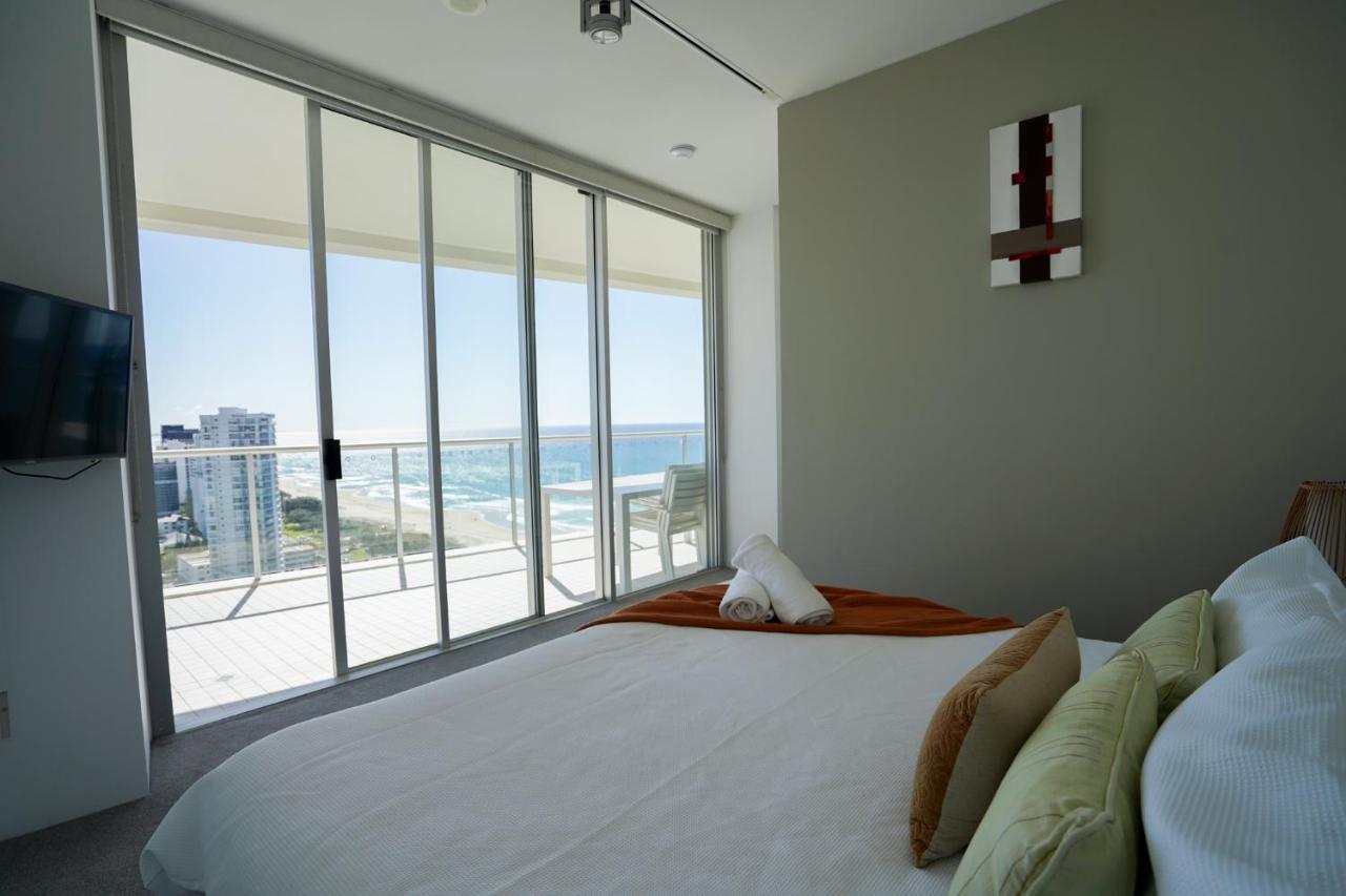 Air On Broadbeach With Stunning Ocean Views *