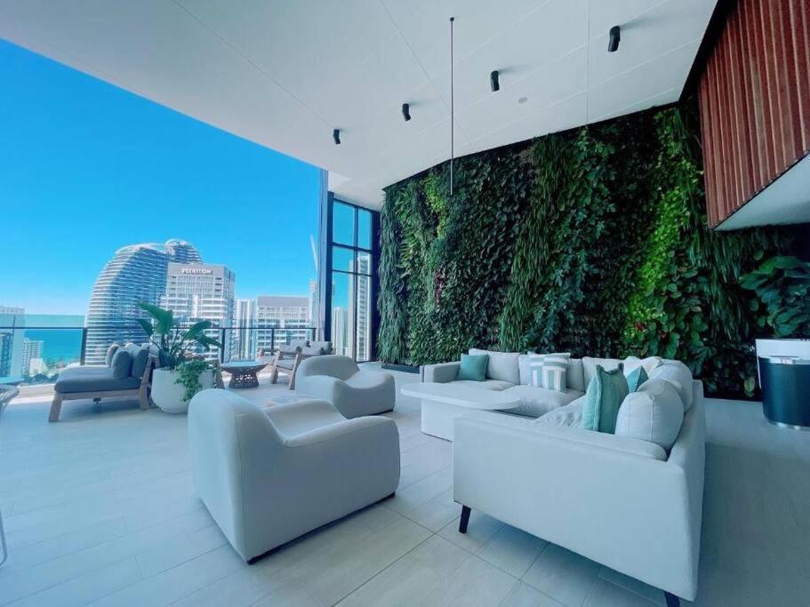 22nd Level - New 1 Bedroom Unit In Casino Tower 1 *