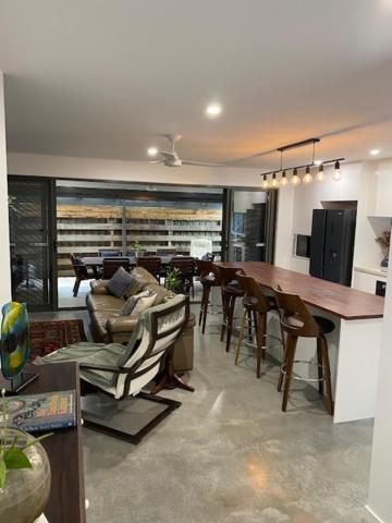 Modern Palm Getaway To Whole Family Holiday home *