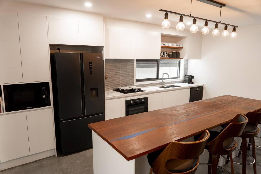 Modern Palm Getaway To Whole Family *