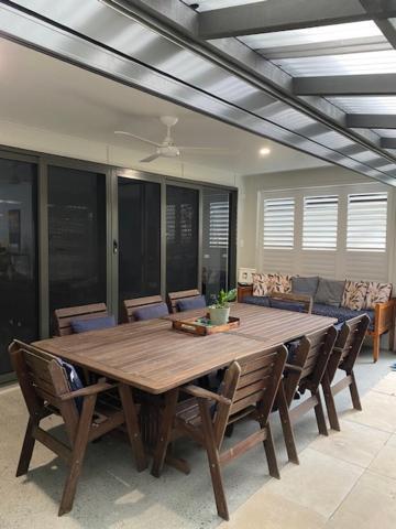 Modern Palm Getaway To Whole Family Holiday home Gold Coast